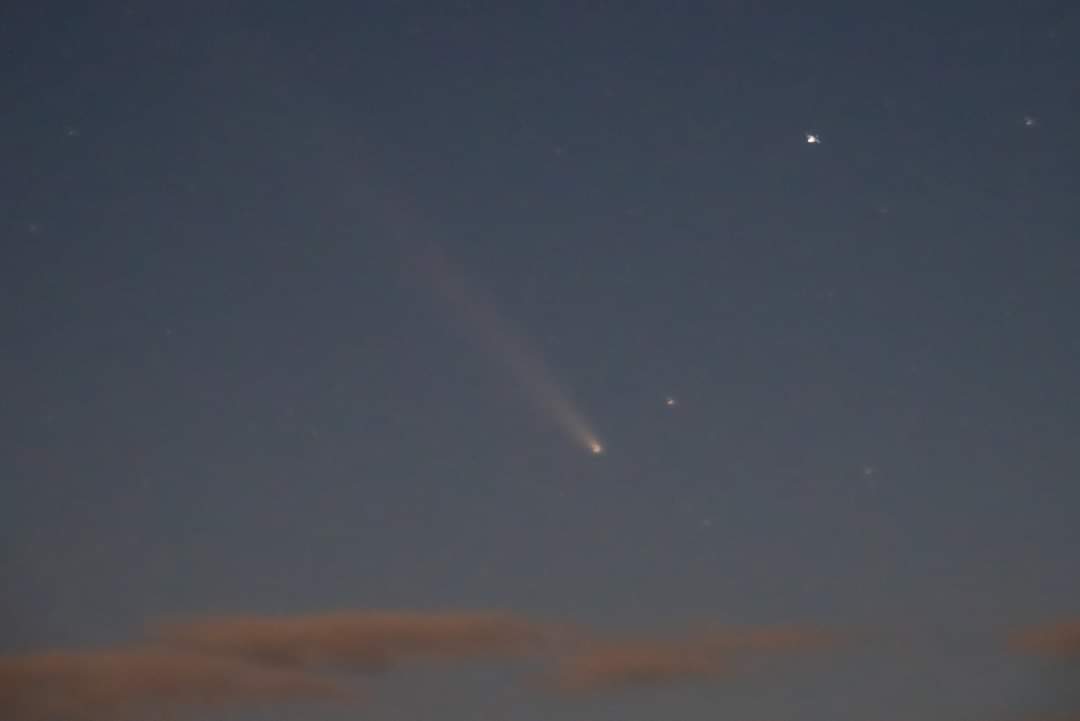 PeterheadLive's tweet photo. Comet from Longside
Thank you Joy for sent in this pic
#Longside #Peterhead #Comet #TsuchinshanATLAS #PeterheadComet https://t.co/6pviZ35QlV