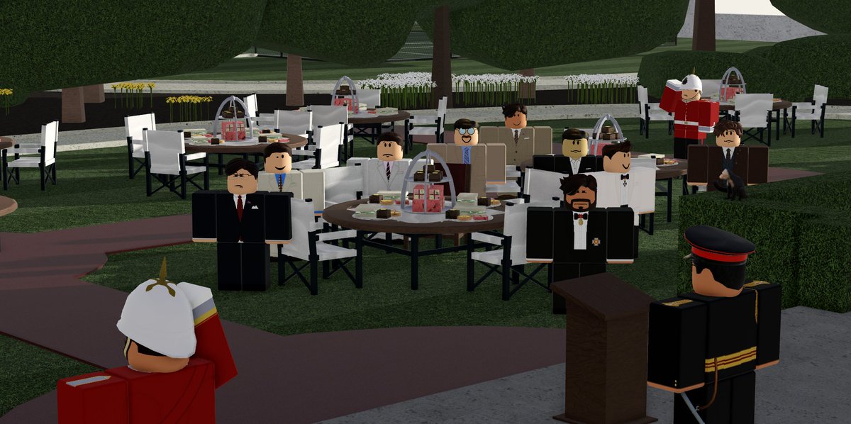 rbx_rgr's tweet photo. 💂This evening, members of the Regiment took up posts to form a guard of honour for the Governor at His Excellency's garden party, within the Convent. https://t.co/6Y0o5ARBJC