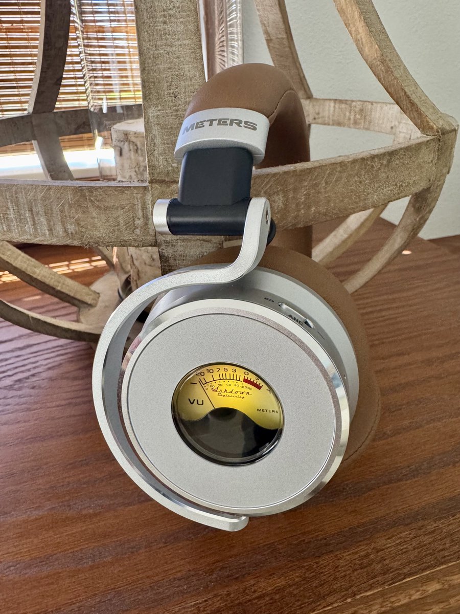 metersmusic's tweet photo. 🔥 Did you know? Using the Meters Connect App on your phone, you can change the LED color of the VU meter on your OV-1 headphones. Picture shown in stock classic yellow. Message us with any questions!

Explore: https://t.co/r7KHtI2gwE https://t.co/qIeXU4VcCw