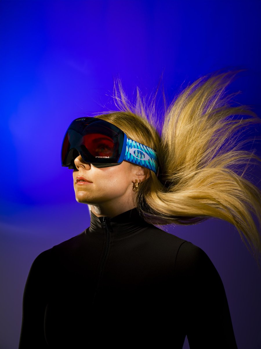 MikaelaShiffrin's tweet photo. Only a matter of time now…🔜⛷️❄️ 

Soooo psyched on @oakley’s new campaign🔥…what do you think of my new signature goggles and glasses?! Check them out ➡️ https://t.co/HcjYcfW9OS. 
#drawyourline https://t.co/0bH3UXxkF2