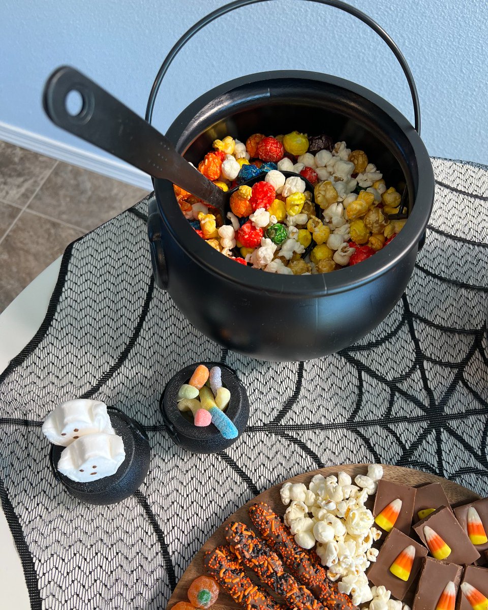 PopcornFactory's tweet image. Movie night snacks, but make it spooky 👻 Which treat are you reaching for first?