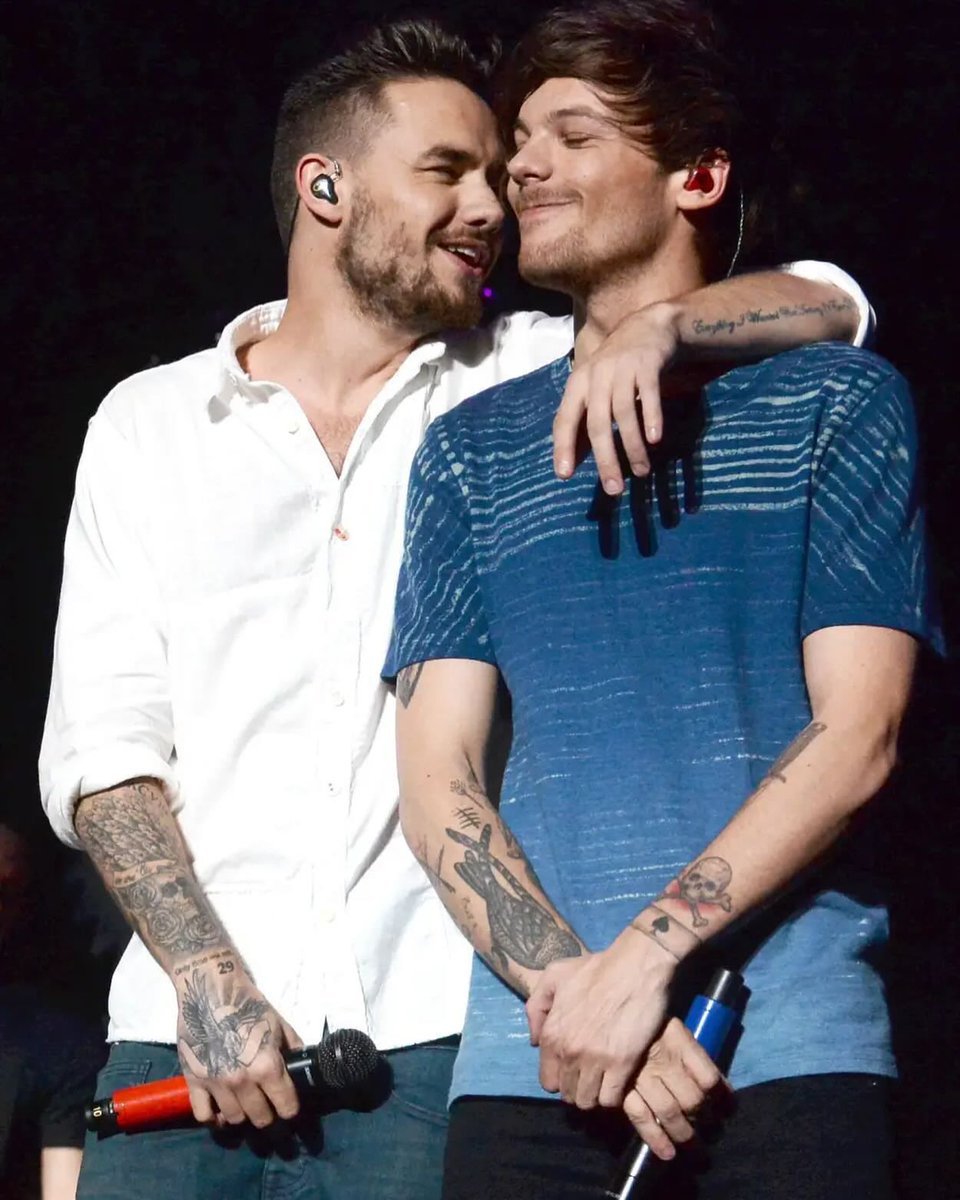beaadmires1D's tweet photo. nah because it's the boys messages that finally made me realize liam is actually gone 😭 IM SOBBING SO HARD OMG https://t.co/yY4SdnscPX