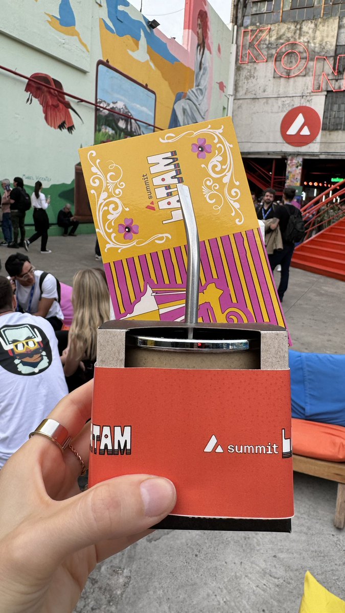 boastyio's tweet photo. Wow! What a cool gift🤩 @avax #mate https://t.co/YxIPzW6tVW