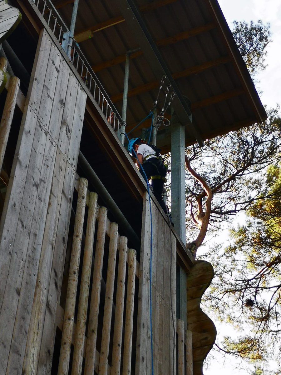 NewMiltonJunior's tweet photo. Group 5 abseiling https://t.co/OFxArQBsJs