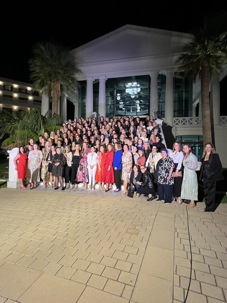 EVAPasociacion's tweet photo. Gracias por ser parte de esta noche. Las musas nos inspiran hoy y nos impulsan hacia el futuro. 

Nos vemos en los #PremiosEVAP2025 https://t.co/p10vu2hfsO