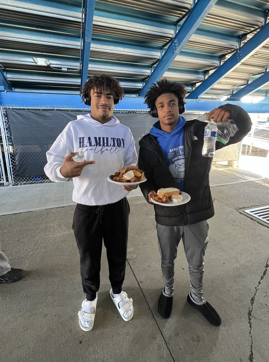 BigBlueFB's tweet photo. Great job ladies! We appreciate you so much for taking care of us! Huge shout out to @lovemetenders for hookin’ us up tonight!
#GoBigBlue
#Wateloo
#comevisittheschwarm https://t.co/mQ64EnaY15