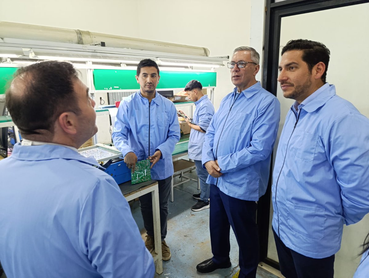 INEN_EC's tweet photo. 📍#Cuenca | Visita técnica a la empresa #Cielectronics del Grupo Ortiz, que fabrica tarjetas electrónicas inteligentes para televisores, impulsando de manera significativa la economía del país. https://t.co/9jt9ceaQlk