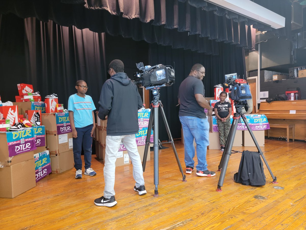 PortsVASchools's tweet photo. Every Douglass Park Elementary student was gifted brand new shoes by music legend and Portsmouth native @MissyElliott as part of #MissyElliottDay! If you want to find ways to give back, visit the PPS Community page at https://t.co/KFgjzGNzEC. #PPSShines https://t.co/UCgSjkr26R