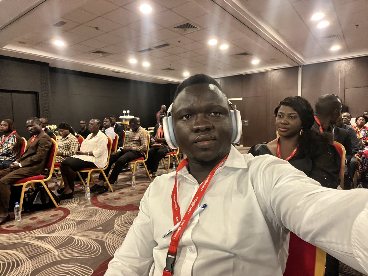 steve111MV's tweet photo. Instant networking avec le ministre @LeonJuste et les promoteurs du projet https://t.co/OMwkmvUoAs qui ont pour mission de matérialiser notre rêve commun de faire du Congo une #Startup Nation en mettant en ensemble les ingrédients nécessaires. #Team242 #Congo #Caria #JeuneAfrique https://t.co/g9ofv0P1kz