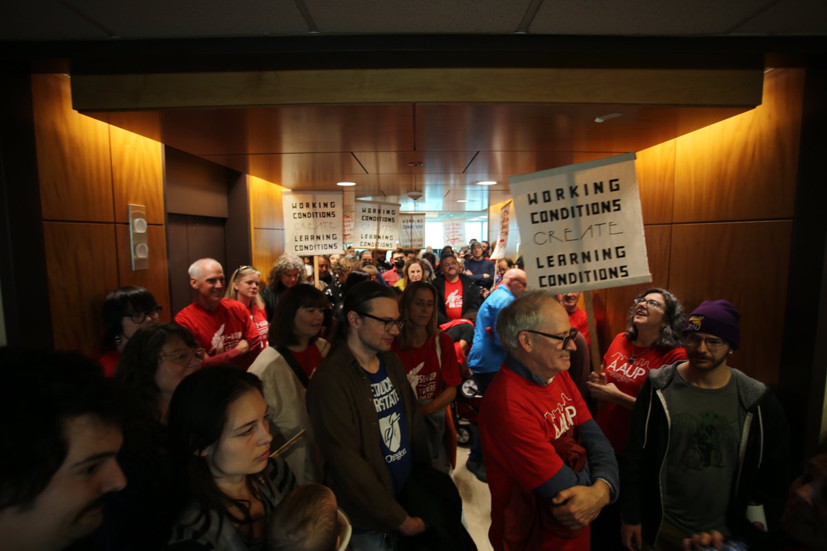 PSU_AAUP's tweet image. 28 business days until contract expiration, over 7.5% of PSU-AAUP just given layoff notices, massive march on the boss, faculty and staff giving  bargaining testimony from an occupation outside @PSUPresident11's office. Tick tock.

Help us fight back: actionnetwork.org/letters/stop-t…