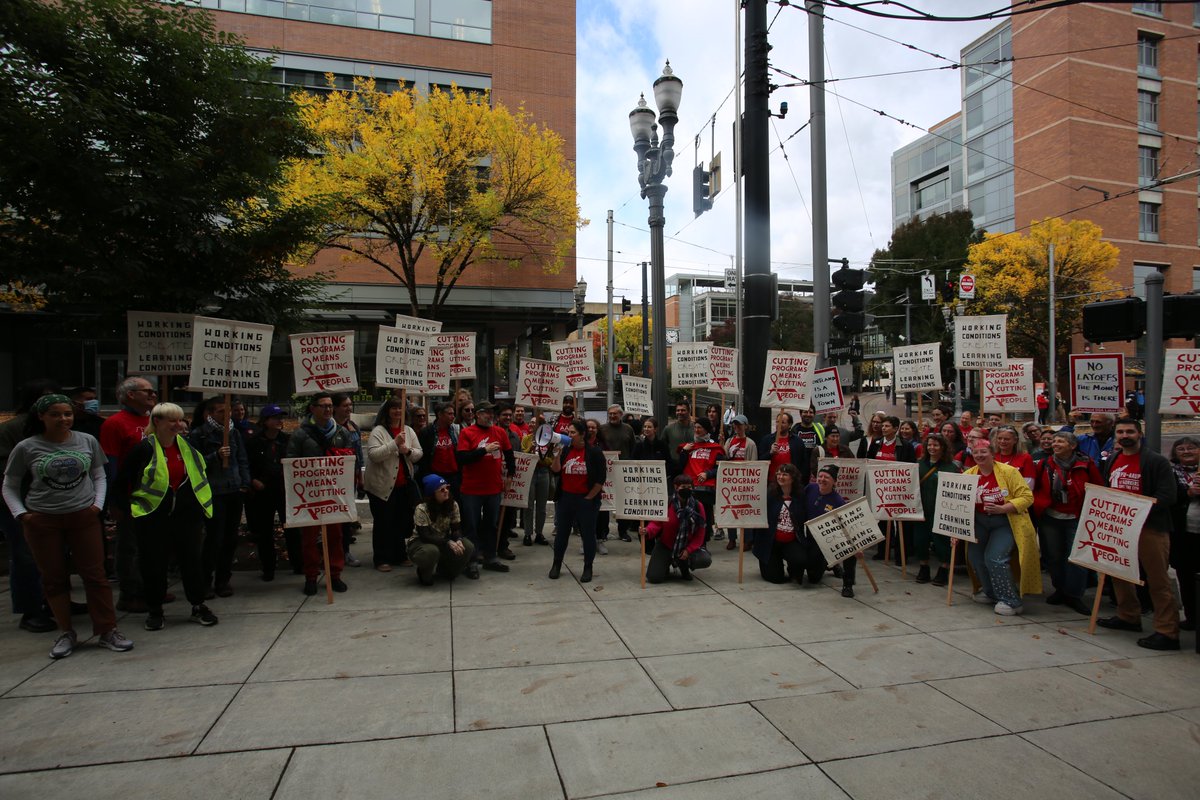 PSU_AAUP's tweet image. 28 business days until contract expiration, over 7.5% of PSU-AAUP just given layoff notices, massive march on the boss, faculty and staff giving  bargaining testimony from an occupation outside @PSUPresident11's office. Tick tock.

Help us fight back: actionnetwork.org/letters/stop-t…