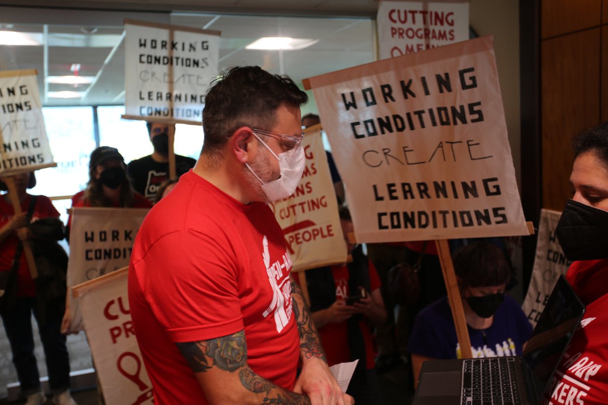 PSU_AAUP's tweet image. 28 business days until contract expiration, over 7.5% of PSU-AAUP just given layoff notices, massive march on the boss, faculty and staff giving  bargaining testimony from an occupation outside @PSUPresident11's office. Tick tock.

Help us fight back: actionnetwork.org/letters/stop-t…