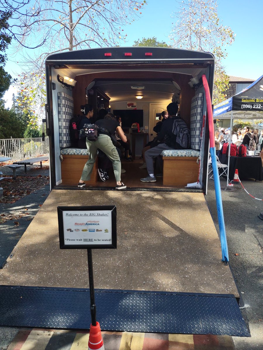 Super handy that someone planned the #ShakeOut block party including an earthquake simulator at a time aligning with my intro geology class so my students got to experience a M7 EQ first hand! Was pretty jarring/dizzying
