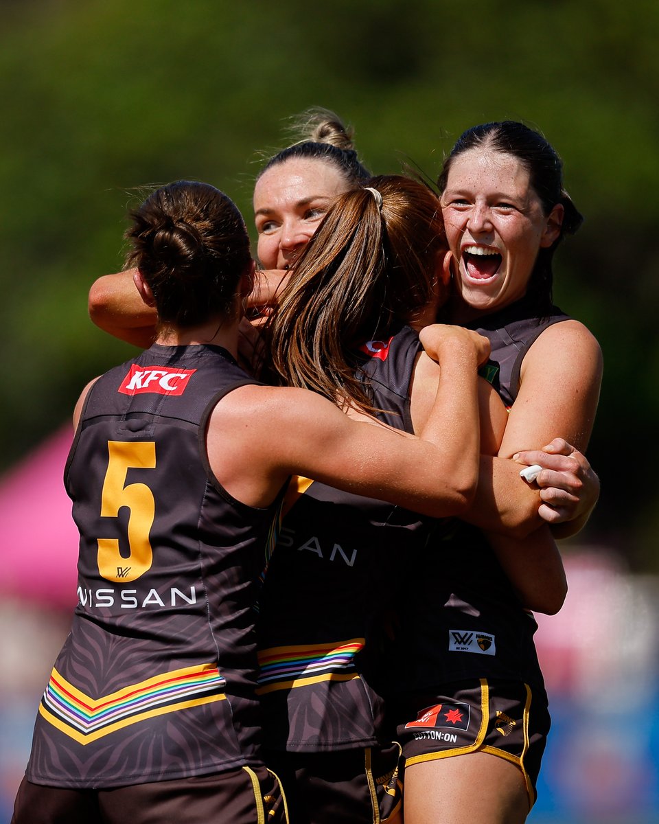 Celebrating pride with the very best 🌈 <a href="/hawthornaflw/">Hawthorn FC AFLW</a>  <a href="/HawksPrideGroup/">Hawks Pride</a>