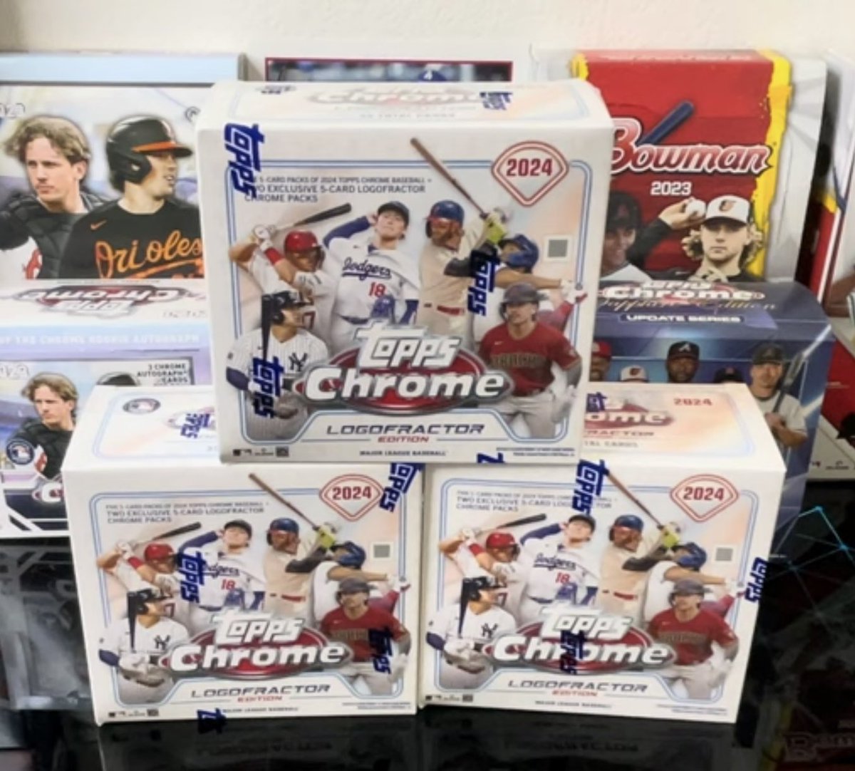 DutchBreaksLV's tweet photo. Bought 3 boxes of 2024 Topps Chrome Logofractor. Didn’t get any of the big rookies, but some decent hits.

Hits in 🧵 https://t.co/jsY9kQnLAT