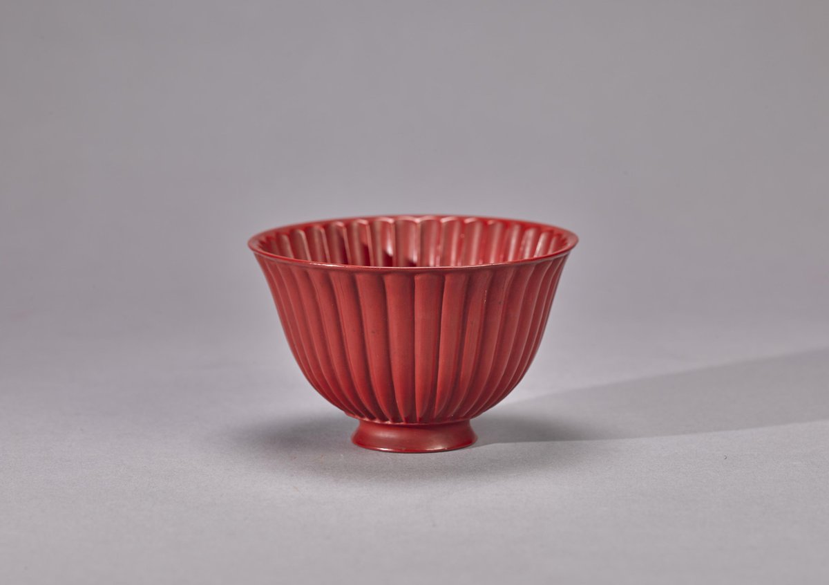 ShanghaiMuseum's tweet photo. #FridayFlowers

This lacquer bowl was produced in the 41st year (1776) of the Qianlong reign. It was exquisitely designed as a chrysanthemum, and the inscription inside says that the bowl is even lighter than a chrysanthemum. https://t.co/ILps9nUz1E