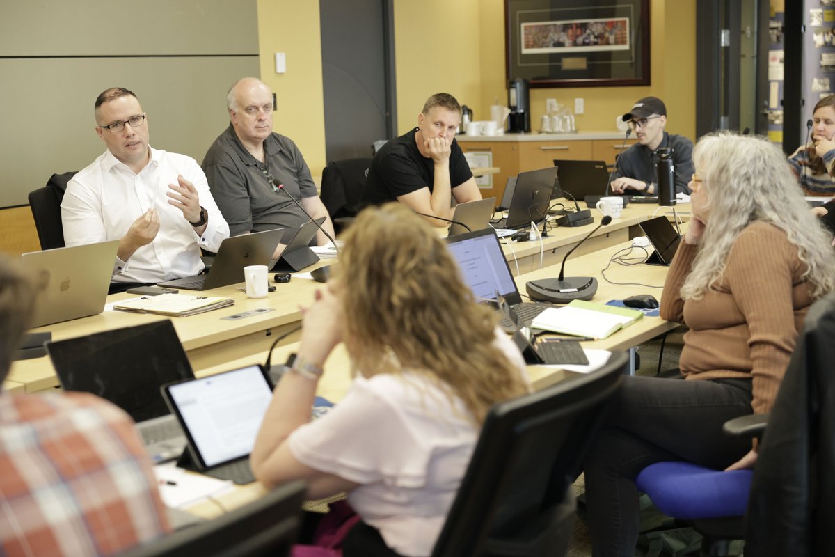 bcgeu's tweet image. The BCGEU&apos;s Public Service members are getting ready to negotiate their next contract with the BC government. The bargaining committee met in Burnaby today to review member input and develop proposals they will take to the table early next year on behalf of 33,000 workers!…