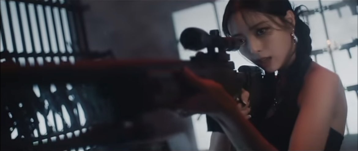 KpopWithWeapons's tweet photo. Shin Yuna -Itzy https://t.co/9z6ohlljbm