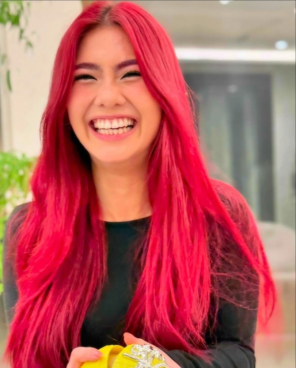 nothing has changed, her smile is still the same😭