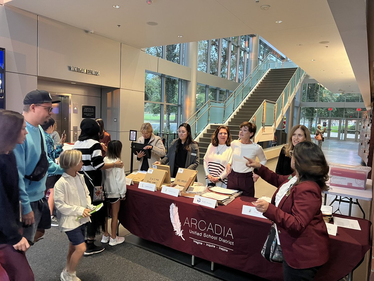 HalimStephaniee's tweet image. 🥳👍🏻👏🏼It’s a night filled w/celebration for all the Reclassification for Multilingual Students! 📸 congratulations 🎈🎉🎊 Thank you Mrs.Kim #EducationMatters #EducationForAll @CaminoGrove @ArcadiaUnified @aefpres @ReneeCostarella