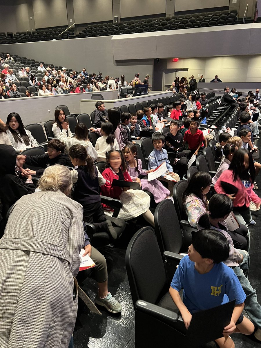 HalimStephaniee's tweet image. 🥳👍🏻👏🏼It’s a night filled w/celebration for all the Reclassification for Multilingual Students! 📸 congratulations 🎈🎉🎊 Thank you Mrs.Kim #EducationMatters #EducationForAll @CaminoGrove @ArcadiaUnified @aefpres @ReneeCostarella