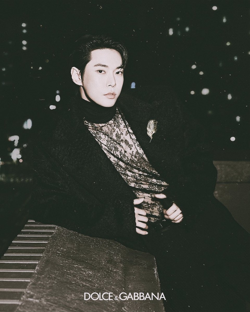 ddoyoungh's tweet photo. ᅠ
As a 𝐆𝐥𝐨𝐛𝐚𝐥 𝐀𝐦𝐛𝐚𝐬𝐬𝐚𝐝𝐨𝐫 for 𝐃𝐨𝐥𝐜𝐞 &amp; 𝐆𝐚𝐛𝐛𝐚𝐧𝐚, I embody the essence of sophistication and timeless style in the latest #𝐃𝐆𝐅𝐖𝟐𝟒 𝐌𝐞𝐧'𝐬 𝐂𝐚𝐦𝐩𝐚𝐢𝐠𝐧. https://t.co/YVHu01qWhN