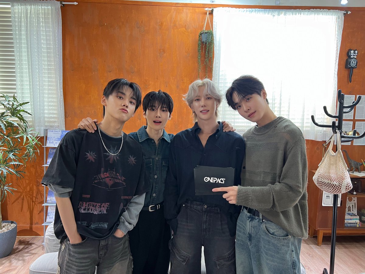 onepact_'s tweet photo. [ONE&amp;BEHIND♥]        

[fallIn’] COMEBACK SHOW
다들 재밌게 봤어? 

#ONEPACT #원팩트 
#ONE_BEHIND https://t.co/k2a5sO9755