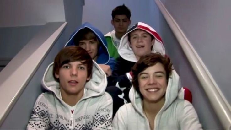 stylesbuz's tweet photo. We...Are...One...Direction...Yaay! https://t.co/HtIY75wXqc