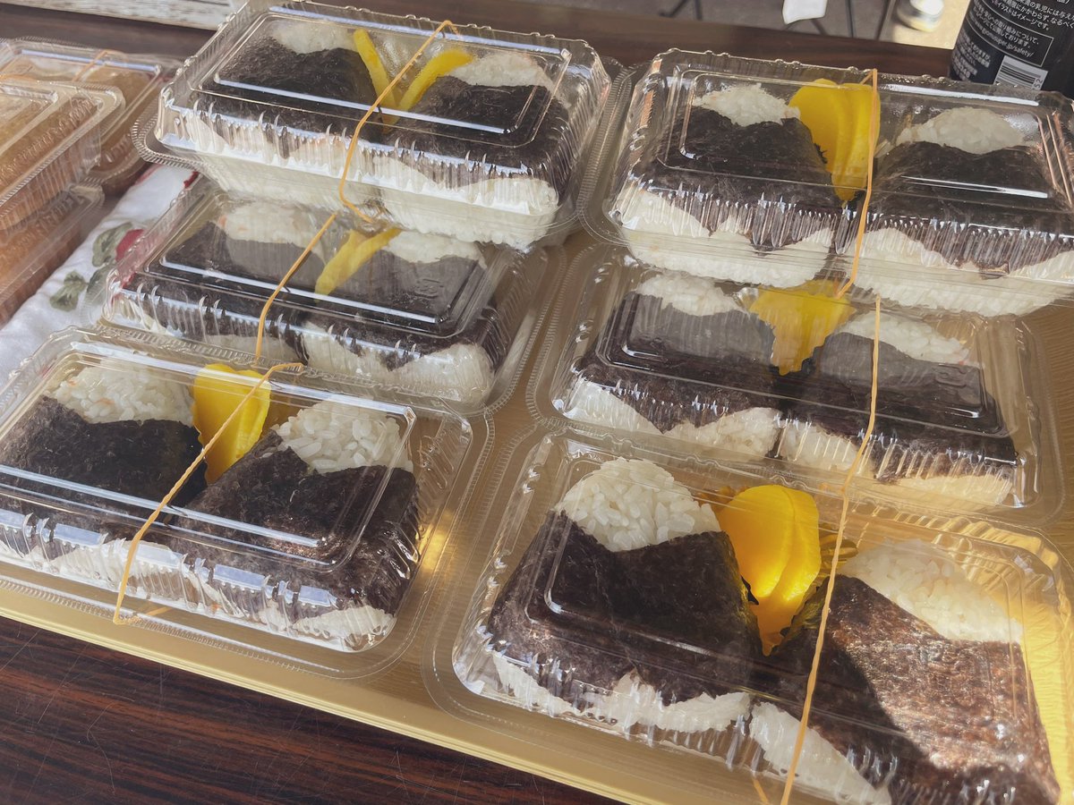 ujoyaki's tweet photo. お久しぶりの投稿です🤫
本日から3日間、津軽烏城焼にて陶器祭りを行っております😘
全品3割引(訳あり作品除く)、1年で1番お得に作品をゲットできるチャンスです🐣💓
毎年人気のりんご詰め放題や、軽食も用意してます🫶
ぜひお気軽に遊びに来てください🌷´- https://t.co/A68cdcagie