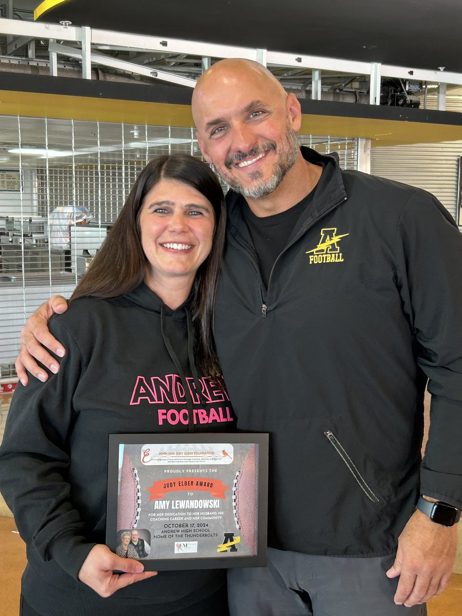 elderpa's tweet photo. Congratulations @VJA_FOOTBALL Amy Lewandowski on winning the Judy Elder Award! Our family is proud to present you this well deserved honor! https://t.co/8OCaGM4fzq