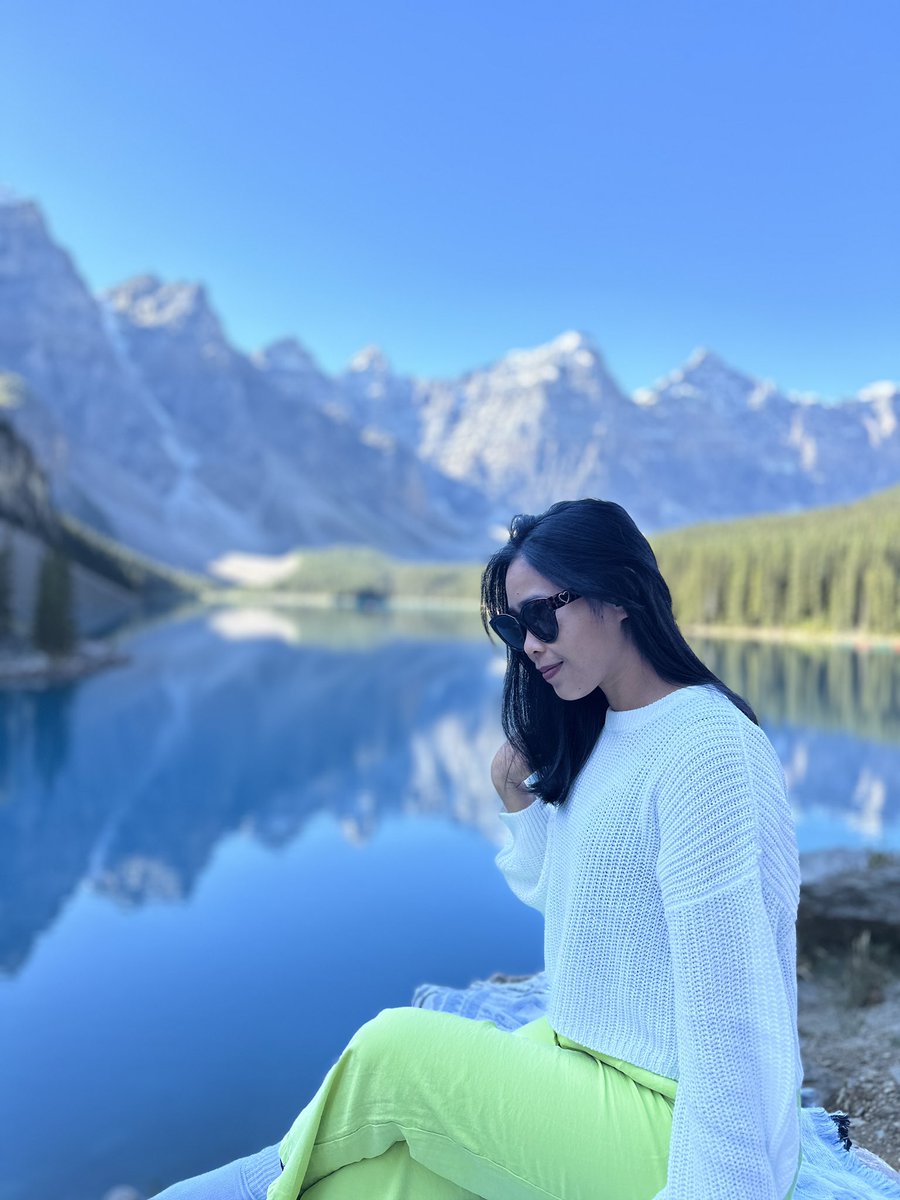 ellenmae129's tweet photo. A piece of heaven on Earth 🤍 
The beautiful Moraine Lake🤍🤍
#banff #canada #canadianrockies  #pieceofmyheart #banff #LakeShow https://t.co/Txx2AJe2hZ