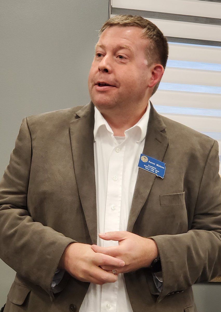 It was great to join candidates from both parties at the Dakota Credit Union Association's "Pints and Politics" event tonight. I appreciated the chance to discuss to discuss my campaign and to hear some of the concerns of the credit unions in the area!