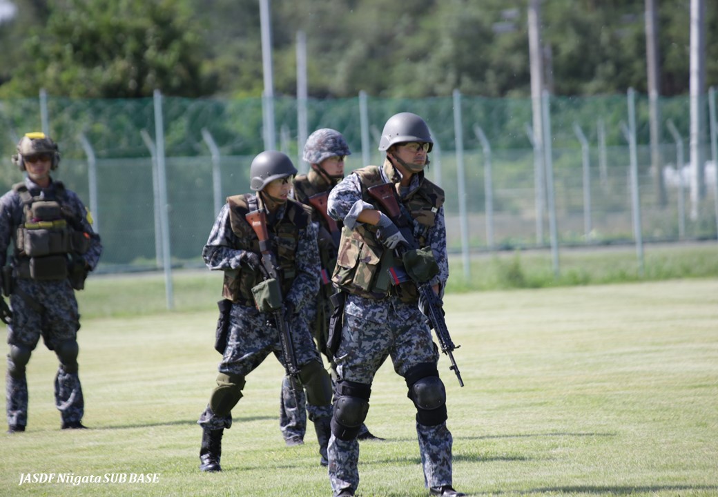 基地警備訓練】 ＃新潟救難隊 は ＃基地警備教導隊 による指導の下