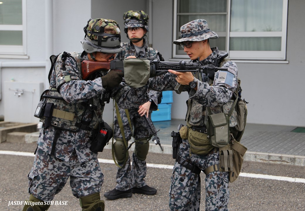 基地警備訓練】 ＃新潟救難隊 は ＃基地警備教導隊 による指導の下
