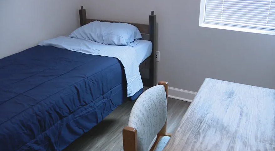 FOXNashville's tweet photo. 100 UNUSED BEDS: There is growing outrage amongst Metro Council members as more than 100 beds designed to get people off Nashville streets remain empty, with $50 million set aside to address the city's homeless crisis. https://t.co/lr0UiWE6kh https://t.co/8qQIngSTw1