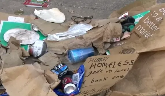 FOXNashville's tweet photo. 100 UNUSED BEDS: There is growing outrage amongst Metro Council members as more than 100 beds designed to get people off Nashville streets remain empty, with $50 million set aside to address the city's homeless crisis. https://t.co/lr0UiWE6kh https://t.co/8qQIngSTw1