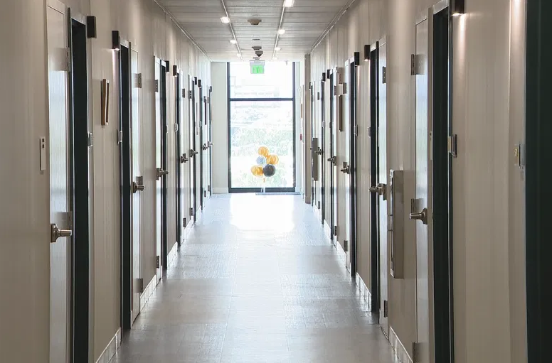 FOXNashville's tweet photo. 100 UNUSED BEDS: There is growing outrage amongst Metro Council members as more than 100 beds designed to get people off Nashville streets remain empty, with $50 million set aside to address the city's homeless crisis. https://t.co/lr0UiWE6kh https://t.co/8qQIngSTw1