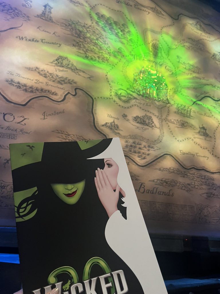 immaiha's tweet photo. 憧れのニューヨーク🗽
Wickedを1番前の席で見れて感動🥹
素晴らしい作品！！！！

#ニューヨーク　#NewYork #Wicked we https://t.co/LxwjQw9IYh