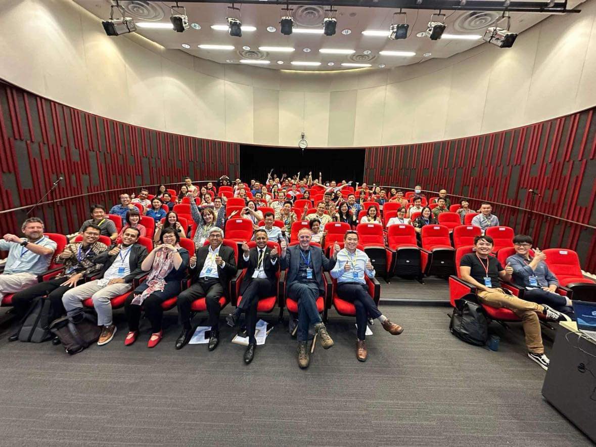 COCC_PSU's tweet photo. 🌊 Our PhD student, attended the Marine Monitoring for Action Workshop 2024, organized by the St. John's Island Marine Laboratory in Singapore from October 7-11, 2024.

#COCCPSU #MMAworkshop2024 🇸🇬 https://t.co/TCFANJRvOO