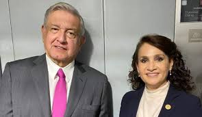 BotDe20Millones's tweet photo. Aprovechando lo de García Luna, hablemos de corrupción:

🚩En 2004, el entonces jefe delegacional de Tlalpan, Carlos Ímaz, quien era esposo de Claudia Sheinbaum en ese momento, fue captado recibiendo dinero del empresario Carlos Ahumada

📢 Se dice que ese dinero fue para amlo. Pero Claudia sacrificó a su esposo y Imaz asumió la culpa.

📍Al final Amlo agradeció la lealtad de Claudia y hoy es presidentA.

🚩En 2004, René Bejarano, esposo de Dolores Padierna, quien en ese momento era secretario particular de López Obrador, fue exhibido en un video recibiendo fajos de billetes, también, por parte de Carlos Ahumada. 

📢 El dinero también fue a dar a los bolsillos de López Obrador. 

📍La recompensa fue que Dolores hoy es vicepresidenta de la Cámara de Diputados. 

¿Casualidad que dos funcionarios de amlo fueran captados recibiendo moches y que sus esposas tengan cargos públicos?

No hay un video o foto de García Luna recibiendo moches pero más de un familiar y funcionarios de amlo hay muchísimos.

El corrupto siempre ha sido López Obrador.