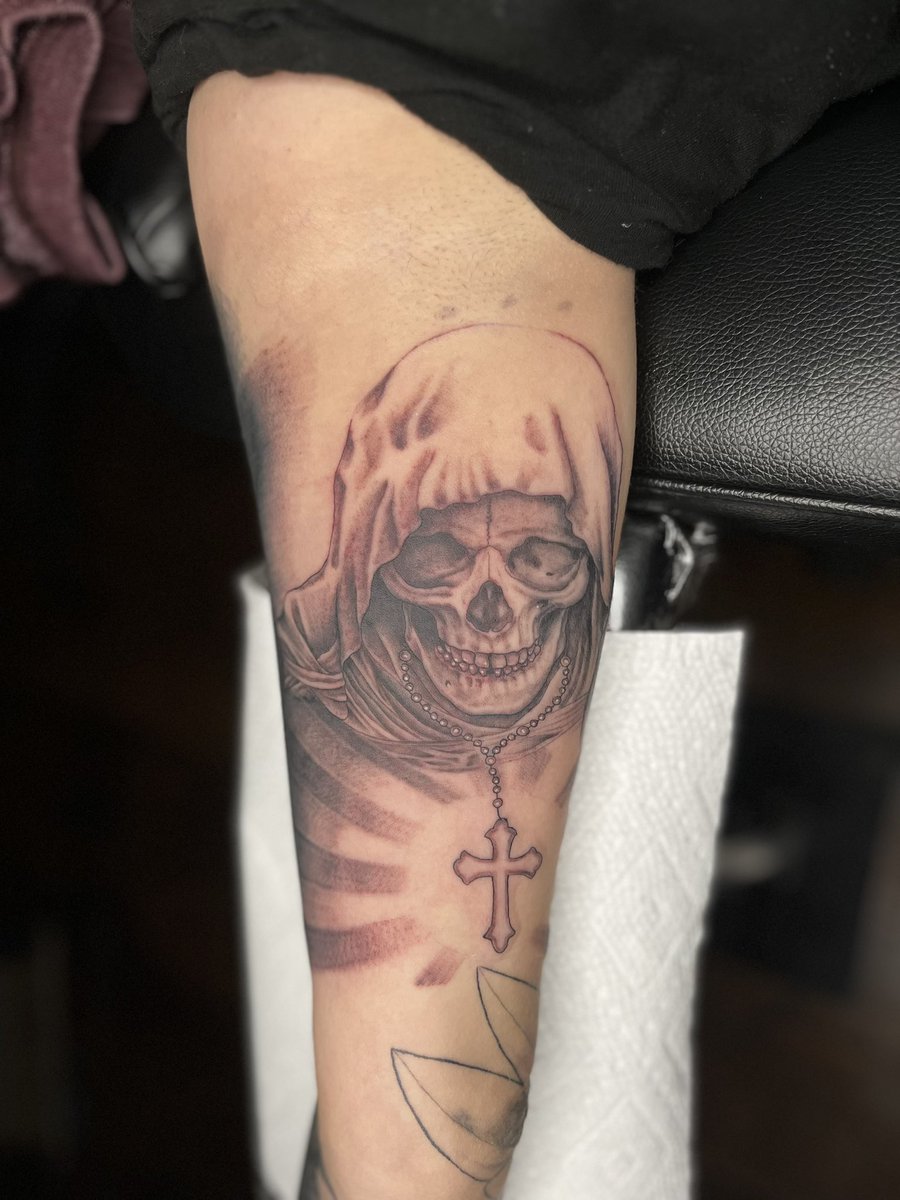 zac_ladd's tweet photo. If I could just tattoo skulls for the rest of my life I would 🤙🏽 https://t.co/dFMs9drUdJ
