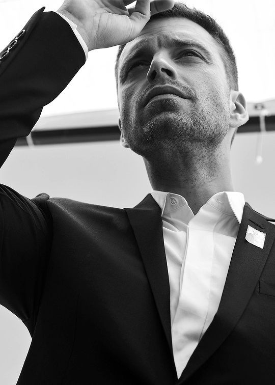Etericseb's tweet image. Hihihiii! welcome to my account!
I am a girl who is only looking to share photos and edits of the man who i fell in love with, one fall of 2019. 
The only purpose of this account is to give him support and love ♡.