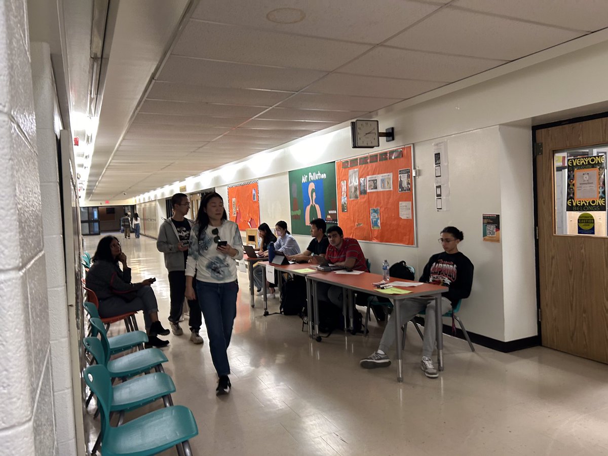 ayjacksonss's tweet photo. Successful Parent-Teacher Interview Night at AY Jackson! Great connections made to support our student’s academic progress, growth, and success. #AYJackson #StudentSuccess @pctdsb @JamesX_Li https://t.co/wxp7XSJ2Lx
