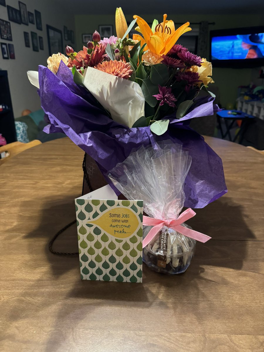 Ross_Kim_'s tweet photo. I was off yesterday spending the day with my husband who turned 40… but I got to come In today for a late Boss’s Day Surprise! 

🥰 Feeling so loved by my management team!! They really know the right way to really make a girl feel special!!

Thank you Jeannie, Devin, and Gianni!! ❤️
#chilislove #1856 #BossDay2024