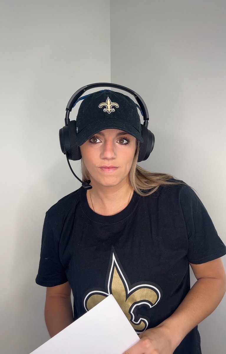 Annie Agar tweet media