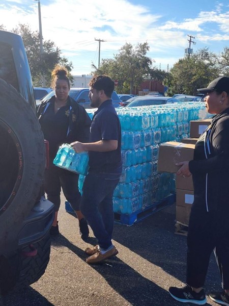 MyFLFamilies's tweet photo. Today, @SHarrisFL joined @GovRonDeSantis and First Lady @CaseyDeSantis as they awarded funding to critical partners in our hurricane recovery efforts. Since Hurricane Milton made landfall, we have served over 34,000 individuals at the Activate Hope sites, and we would not be able to accomplish this without our partners who have kept the Hope Bus stocked and ready to deploy. Thank you to @CocaCola, @Walmart, @SunHealthFL, @simplyfl, @Comcast, @Wawa, @UHC, @Publix, @DentaQuest, @ATT, @molinahealth, and @amazon for your generous donations.