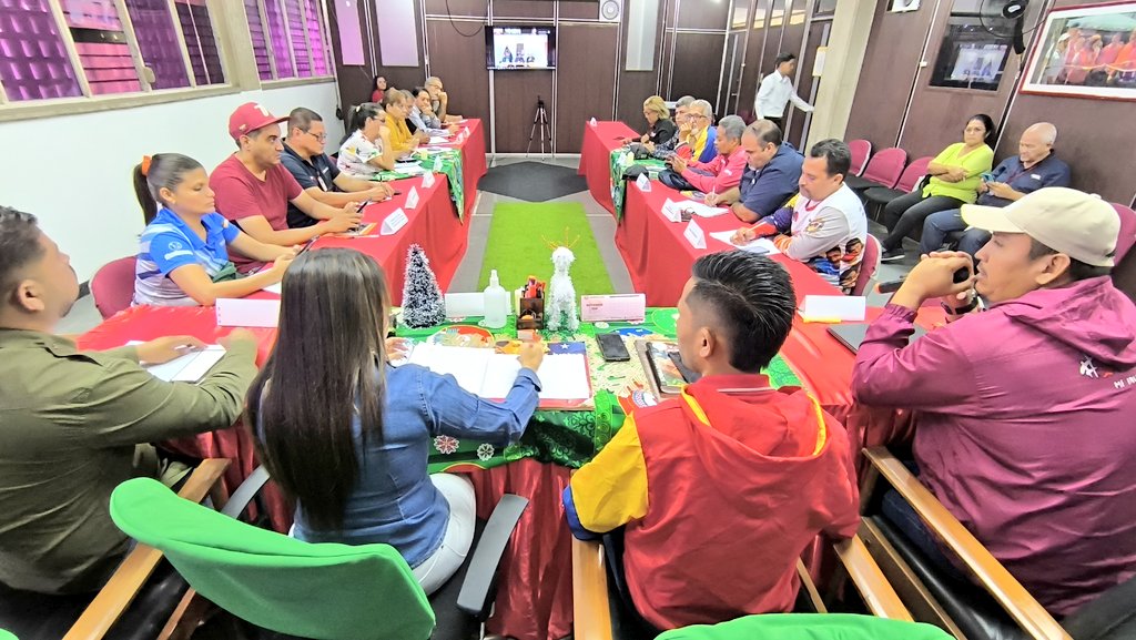 CLPP_Iribarren1's tweet photo. #EnFotos 📸🤩 Desde las Instalaciones de @corpolara se desarrollo Plenaria de la Mesa Mapa ACA Agenda Concreta de Acción y Mapa de Soluciones, con directores y responsables de instituciones Estadales y municipales.

@NicolasMaduro
@ComunasVE_
@LuisJonasReyes https://t.co/hkdn8pgMeD