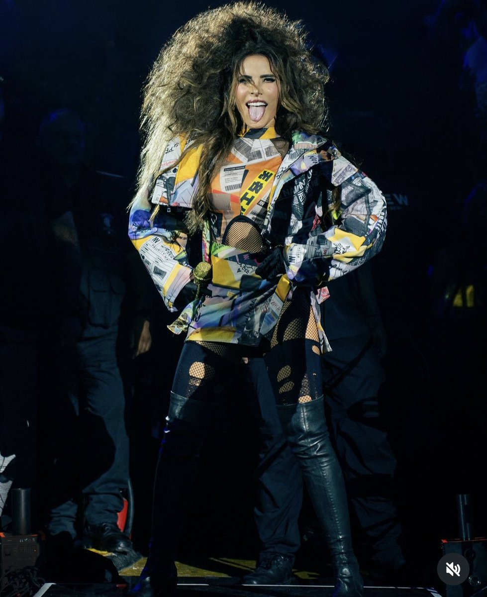 isaacxgt's tweet photo. El momento más mágico en cada concierto, es ver cuando la Trevi de los 90s se hace presente con la Trevi actual, y ver que ahora todo está bien.🤍✨

@GloriaTrevi https://t.co/lGtvwMM0P2