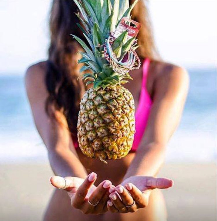 @BriBriFruitsPara para saber si una #piña está madura, basta con extraer una hoja del penacho de hojas. Si sale fácilmente, es que está madura. Si nos cuesta sacar la hoja, es que la piña aun no ha madurado. #CostaRica