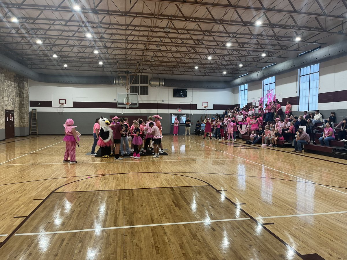 LbjMiddle's tweet photo. Awesome Pink Out pep rally today! https://t.co/T63TGLzTN5